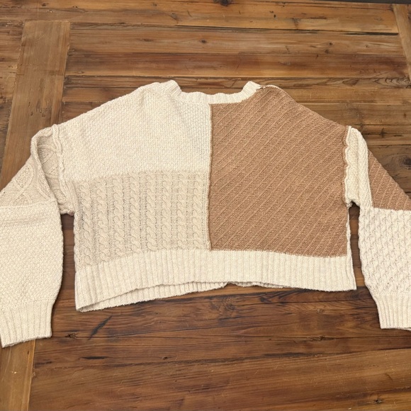 American Eagle Outfitters Women's Cream and Tan Cropped Cardigan - Picture 3 of 7